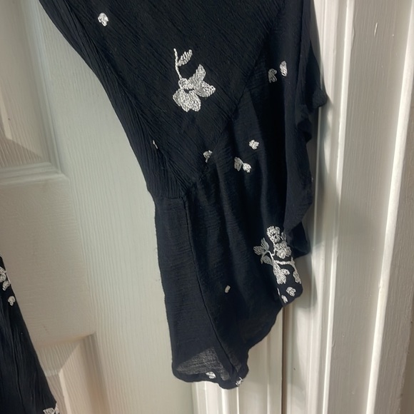 Beautiful embroidered mini dress - Picture 5 of 5